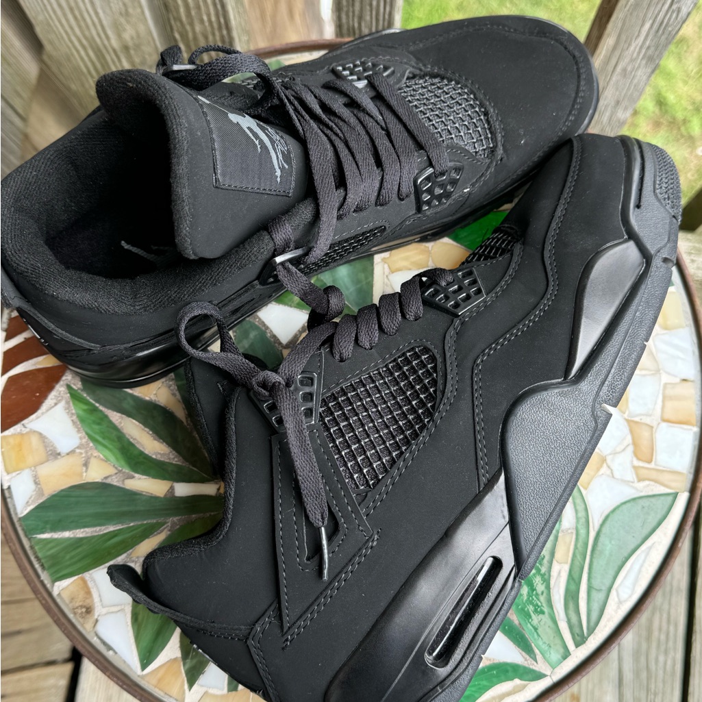Jordan 4 Retro Mid Black Cat ! Never Worn , Like Brand New ,Size 9.5 Men’s